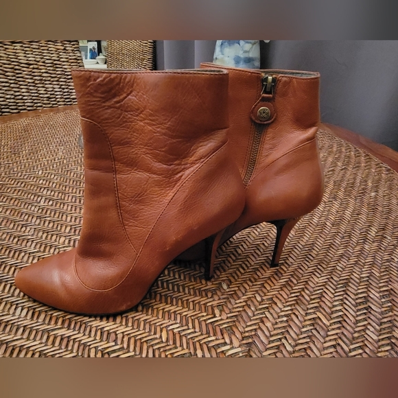 Vero Cuoio Leather Ankle Boots - Picture 2 of 8